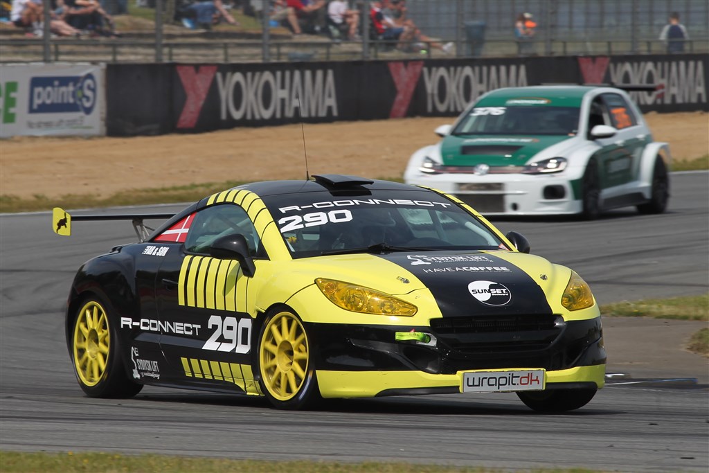 Team Far & Søn skal forsvare deres titel i division 2 i deres Peugeot RCZ.
(Foto: Henning Smed)